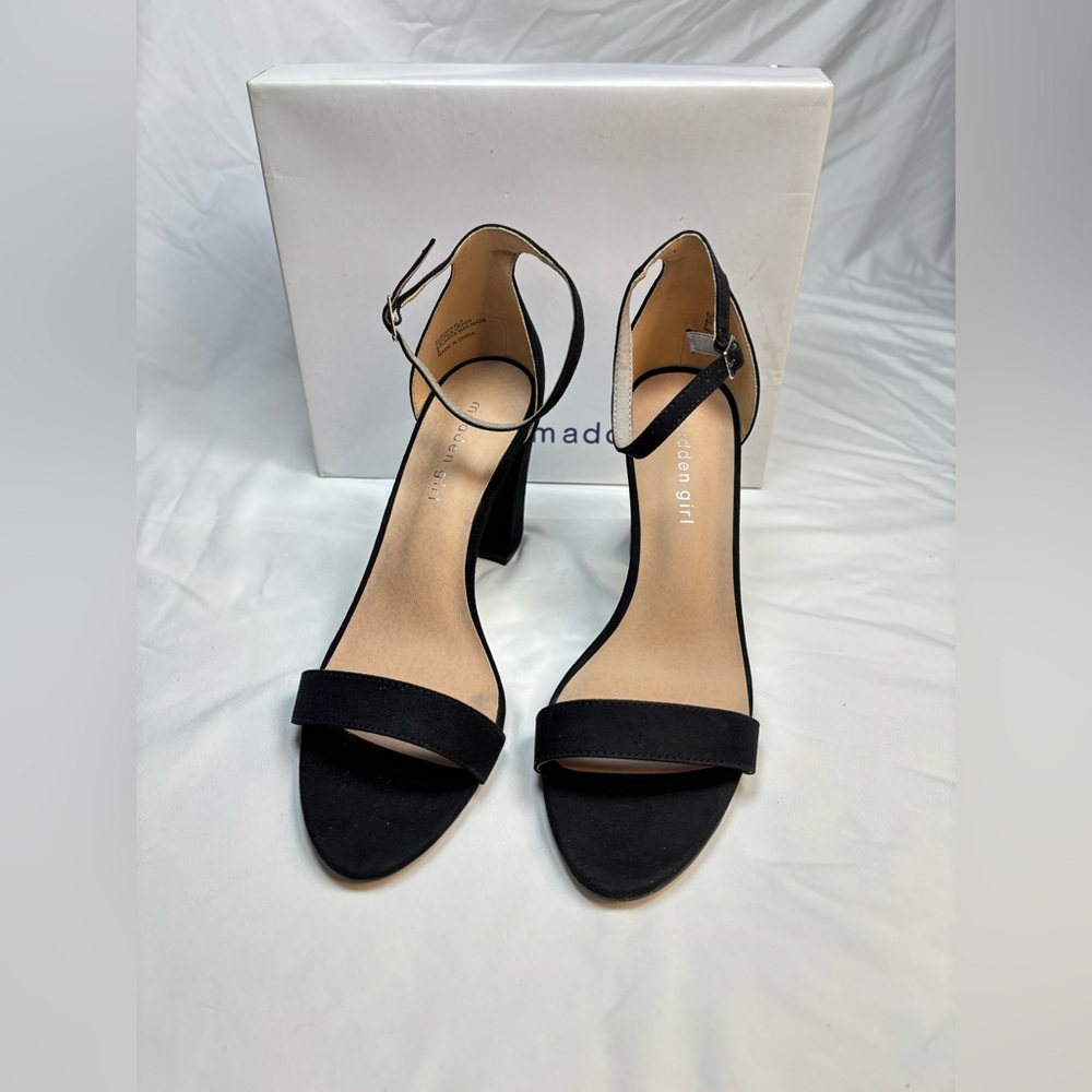 Madden‎ Girl “Aurora” Black Block Heel Sandals • Size 9M 👠🖤